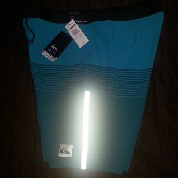 Quiksilver High Line Board Shorts Surf Swim Trunks Water Repellent- Anti-Rash - Picture 16 of 16